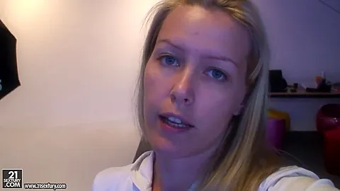 Cameron, Nesty and Sophie have fun in a hotel room