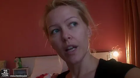 Cameron, Nesty and Sophie have fun in a hotel room