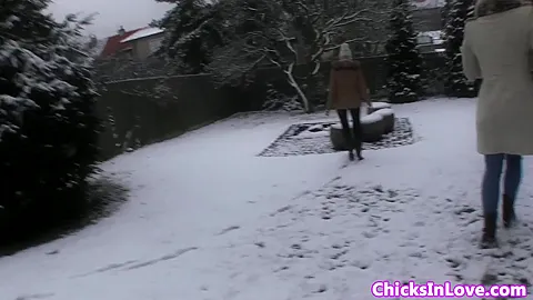 Beautiful euro lezbo muffdiving gfs wet box