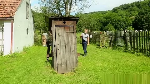 Ginger eurobabe pissing on a peeping tom