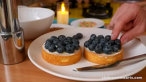 Cake & Cunnilingus Day at ClubSweethearts