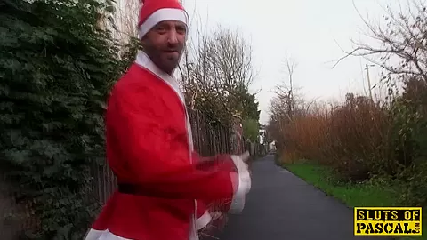 British plumper squirting for santa