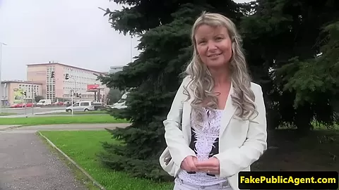Public amateur fucked outdoors before cumshot