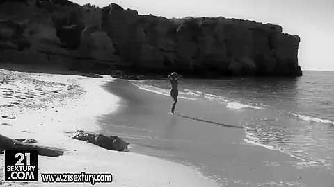 Amazing girl Sandy demonstrates her awesome body on he beach