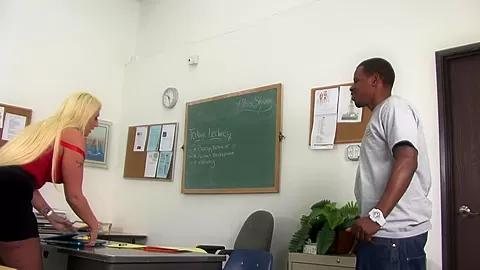 Big Ass Milf Gets Fucked By Black Dude - MixedRaceCunt