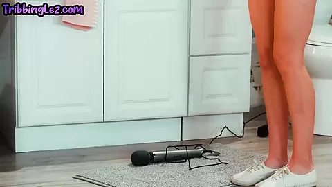 Dyke Mature Seduces Masturbating Whore B4 Fingering