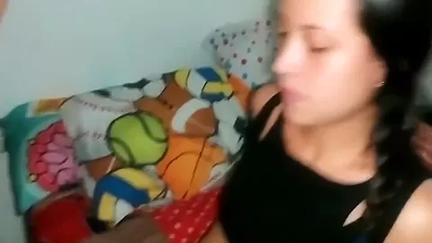 Miren Que Rica Mamada Me Da De Mi Hermanastra, No Sabia Que Tenia Garganta Tan Profunda - Porno En Espanol 5 Min