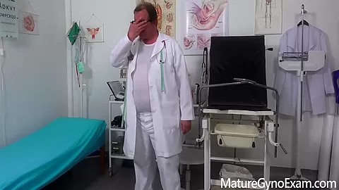 Horny Mature Woman Valerie Voss On Her Old Pussy Exam 6 Min