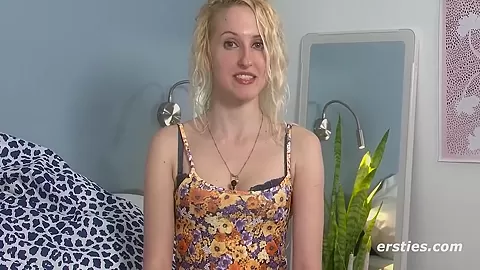 Katzchen Callisto Spielt Mit Dildo