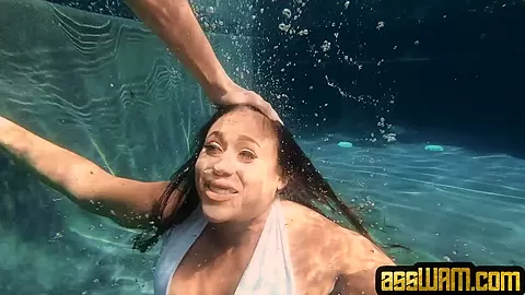 Outdoor pussyeating bootyful slut
