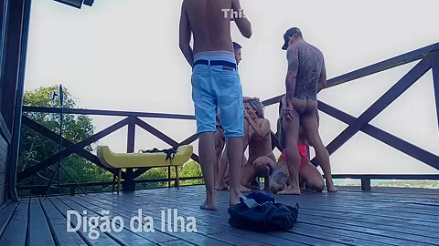 Suruba Ao Na Sacada E 6 Min With Gostosa Demais