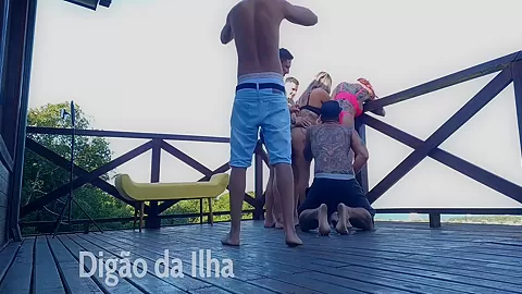 Suruba Ao Na Sacada E 6 Min With Gostosa Demais