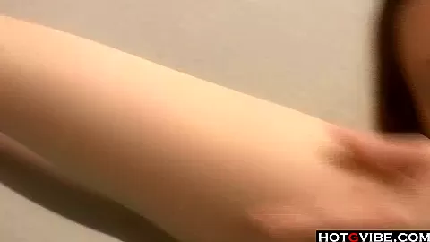 Hottie Dildoing her pussy in bed __ __ __
