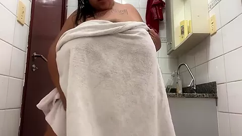 Mary Jhuana In Pos Banho Tava Menstruada Entao Resolvi Testar O Meu Consolo No Cuzinho Apertadinho 5 Min