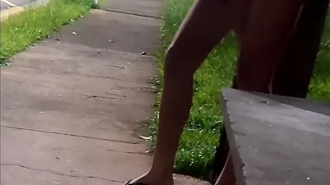 Punheta Arriscada No Ponto De Onibus Ao Lado De Uma Desconhecida Linda E ? 6 Min