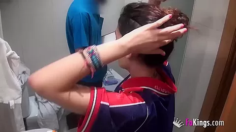 I fuck the plumber and he cums in 10 minutes!
