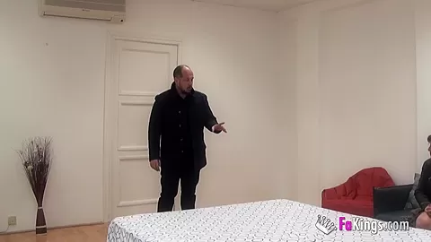Her husband cheats on her, so she fucks Jordi in