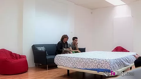 Her husband cheats on her, so she fucks Jordi in