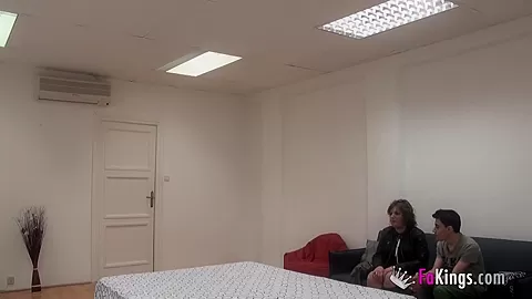 Her husband cheats on her, so she fucks Jordi in