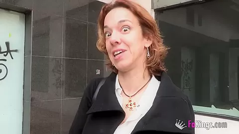 My neighbour Roxe is getting divorced. She is like a Step mother to Julius