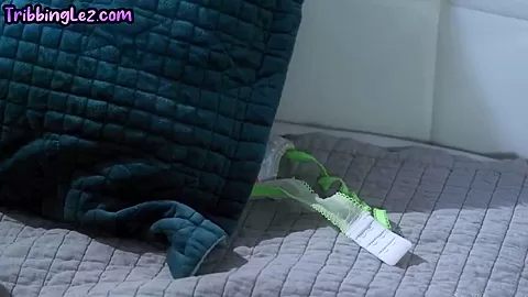 Slutty Sluts Enjoy Eating Snatches In Threesome Sex