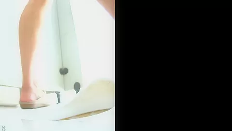 chinese girls go to toilet.321