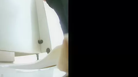 chinese girls go to toilet.321