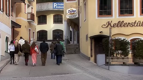 Horny Babes Bend Over As They Get Fucked By Monster Black Cocks To Cumshot - DeutscheOmas