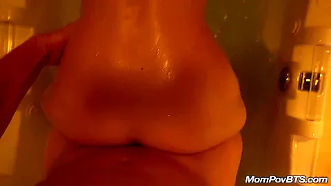 Jacuzzi MILF swallows cum during bath