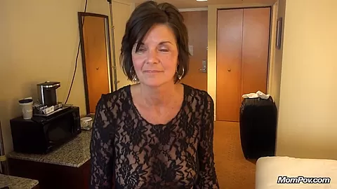 Country MILF gets a big facial