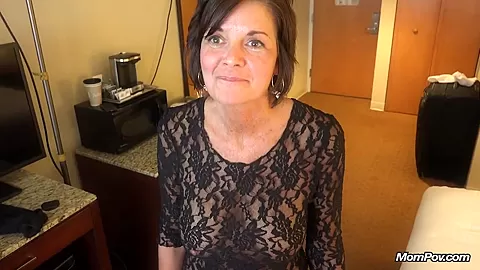 Country MILF gets a big facial