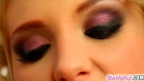 Leggy blonde's pussy gets juiced well now