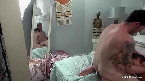 Amateur swingers sucking and fucking in foursome
