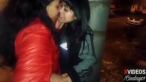 Dos Amigas Argentinas Jugando Un Poco En Via Publica 5 Min