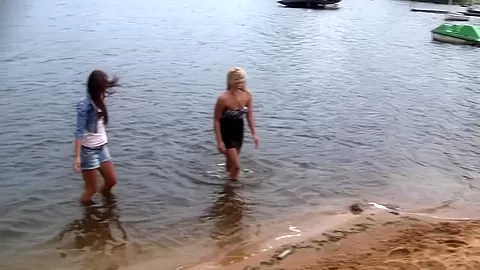 Autumn & Grace & Bianca & Olie & Savannah in group sex with nude students 18+ in the outdoors