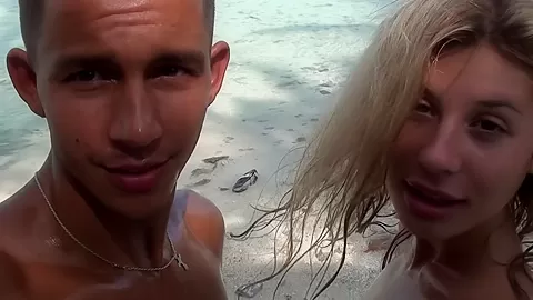 Vicktoria Tiffany in chick shows her love for perfect blowjob at the beach