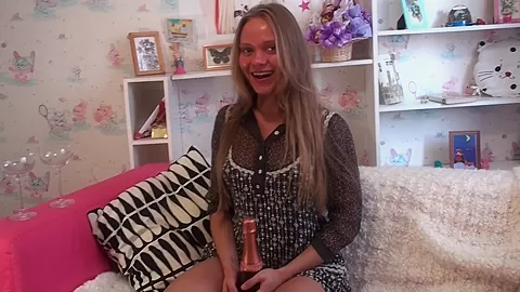 Willa in amateur girl with blonde hair sucks and fucks
