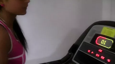Jocelyn in a fitness instructor gets his amateur dick blown