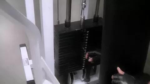 Jocelyn in a lucky dude gets his amateur dick sucked in a gym