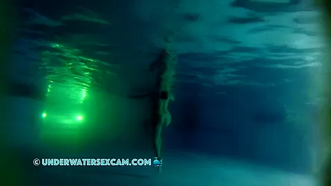 Fast Underwater Sex With Happy End