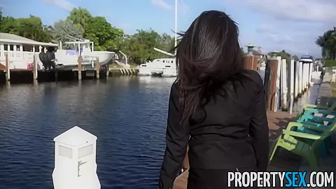 Real estate agent with big tits using sex to sell house