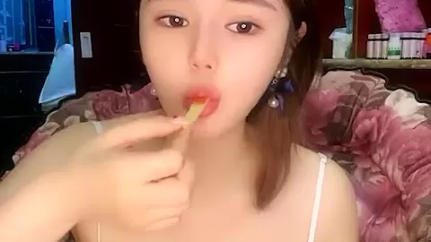 Asian Cutie Masturbates