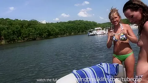 SpringBreakLife Video: Four Chicks On A Boat