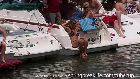 SpringBreakLife Video: Hangin On A Houseboat