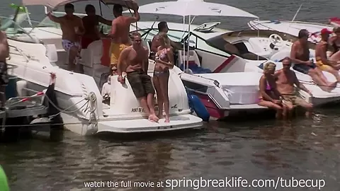 SpringBreakLife Video: Hangin On A Houseboat