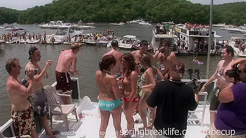 SpringBreakLife Video: Hangin On A Houseboat