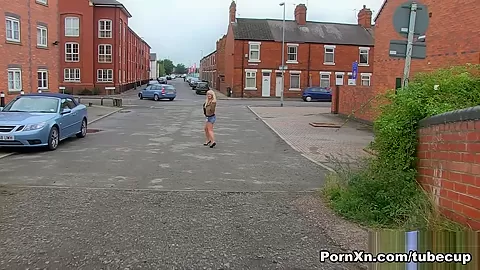 Bonnie D - Pissing In Public - PornXn