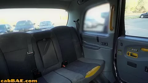 Amateur taxi bigass bae fucked outdoor by lucky driver