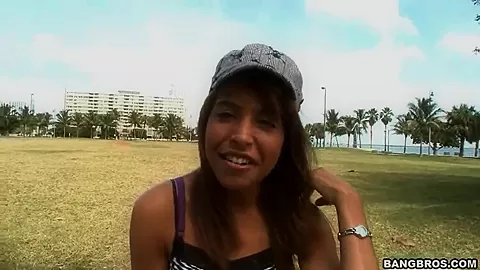 Ð¡ute Miami girl Anna James with natural tits