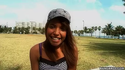 Ð¡ute Miami girl Anna James with natural tits